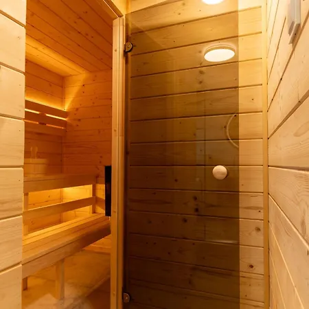 Caloroczne Pogodna Fala, Semesterbostad