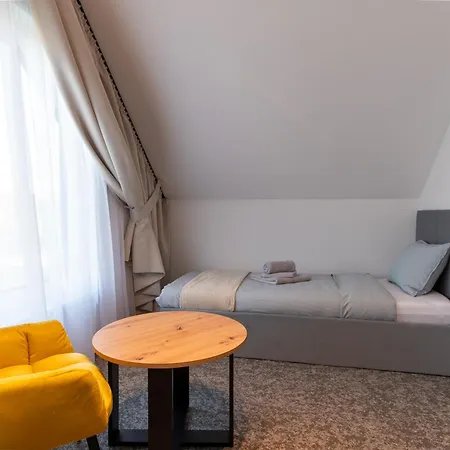 Caloroczne Pogodna Fala, Semesterbostad